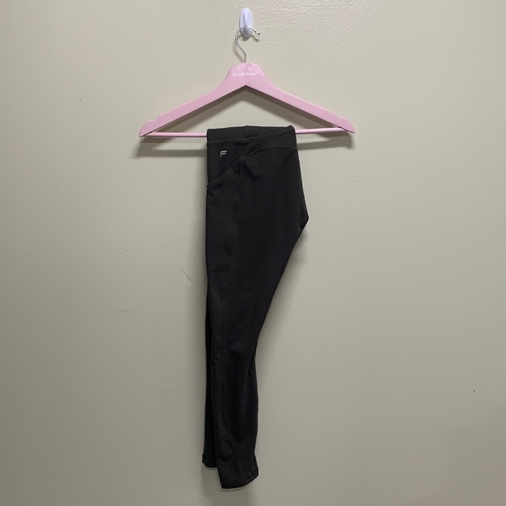 Army green fabletics leggings, I’m perfect condition only worn a few times.
